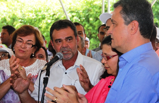Daniel disse que tinha importantes atividades em Brasilia, mas não podia deixar de marcar presença na inauguração em sua terra natal.