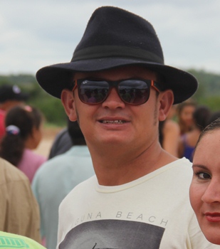 Cidadão disse que o momento era festivo e parecia velório.