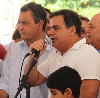 Quem conhece Bacelar disse que ele é capaz de contratar um fogueteiro para fazer sua festa.