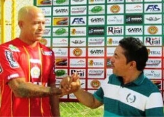 Junior esteve no Juazeirense no ano passado e em sua estreia contra o Vitória no Barradão marcou dois gols.