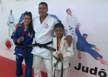 Sensei Vladson ao lado dos campeões