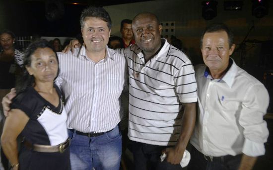 Alex da Piatã ao lado da prefeita Benvinda e Laurindo ao lado de Lázaro.