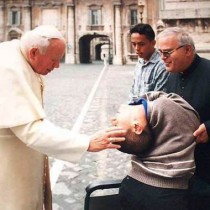 Audacioso, Cláudio já foi até o Vaticano onde recebeu a benção do Papa João Paulo II