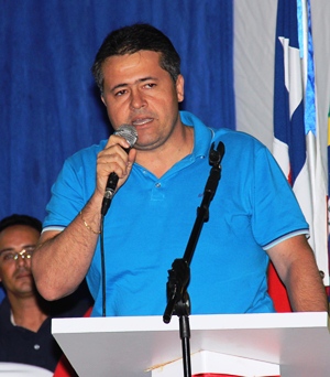 Alex, mesmo contrariando grande parte do seu partido está firme no apoio a Assis, Rui e Dilma.