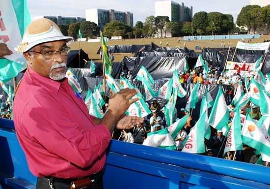 Manoel dos Santos quando presidiu a Contag no tradicional Grito da Terra Brasil =, em Brasilia - foto: Raimundo Mascarenhas