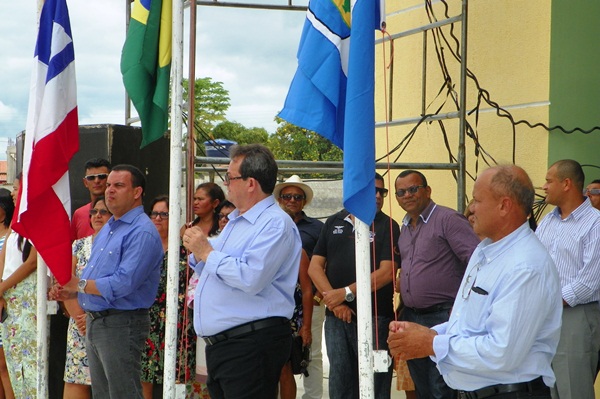 Hasteamento das bandeiras / foto: Rau Amambahi