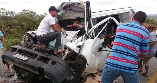 Apesar da gravidade o motorista permaneceu consciente enquanto recebia socorro.