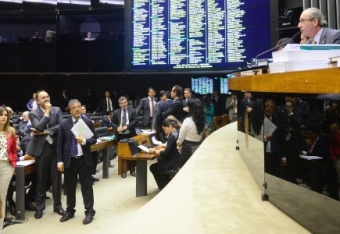 É necessário 308 votos para a aprovação de cada item.