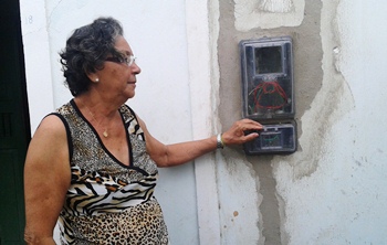 Segundo a dona de casa a promessa doi de religação no dia seguinte, mas parece que deixaram para a semana seguinte.