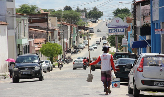 Avenida Getúlio Vargas sentido BA 120 não poderá seguir direto a partir do inicio do jardim do Bairro Açudinho.