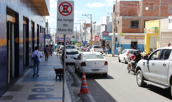 Os motoristas desses veículos não deveriam estacionar nesse espaço.