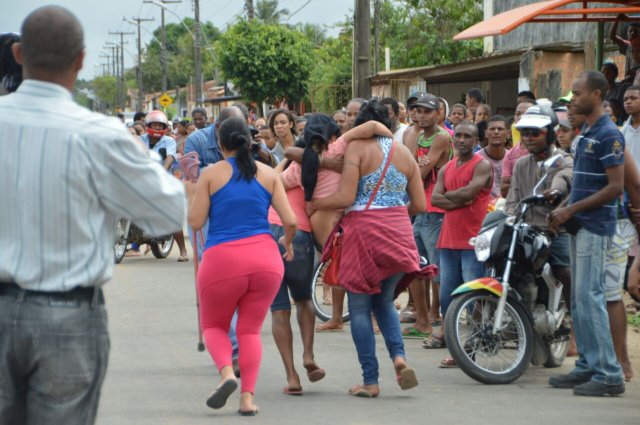 Parentes de presos foram feitos reféns e só na manhã desta segunda foram liberados.