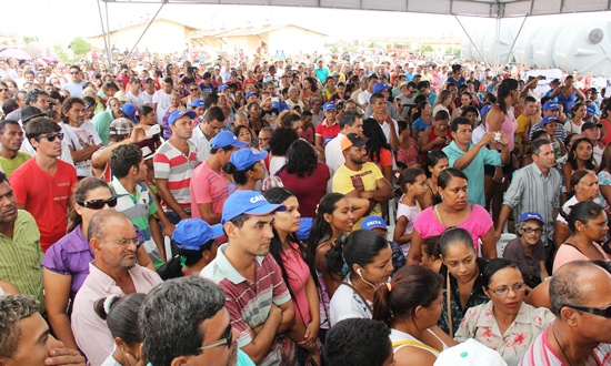 Grande público marcou presença no novo conjunto habitacional.