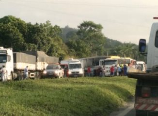 A polícia aguarda o resgate para saber se há mais vítimas.
