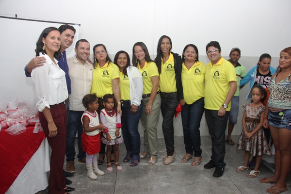 No ato de inauguração do auditório, foi entregue também o fardamento aos alunos.