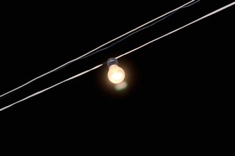 Luz acesa e o fim do candeeiro