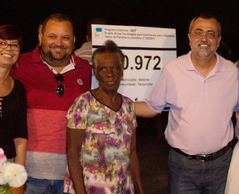 Entrega da placa do Kit com a Vereadora Leninha, Jose Silva, Dona Otavia e Ismael Ferreira