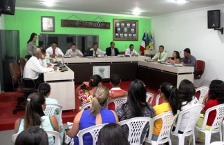 Jovens marcaram presença na sessão.