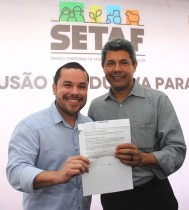 Todos prefeitos presente ou representado assinaram a adesão ao Programa.