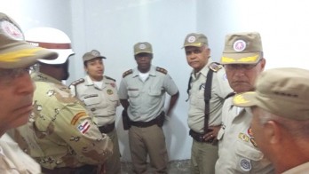 Comandante geral da PM a direita da foto, ao centro comandante do 16º BPM