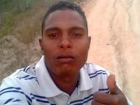 Vítima morreu com tiros no rosto.