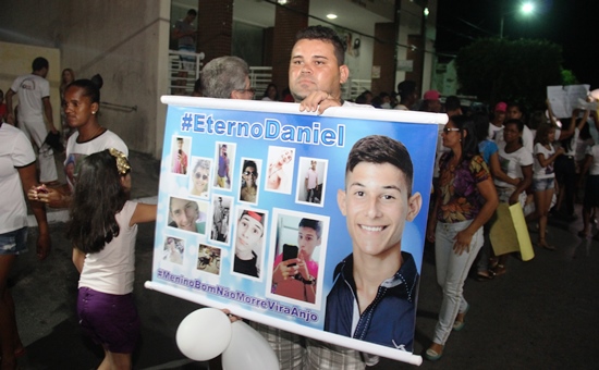Este jovem da foto foi o que gerou a maior comoção social da cidade nos últimos anos.
