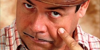 Assistir a um show de Zelezin é garantia do riso do inicio ao fim.