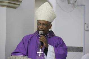 Dom Zanoni celebrou a missa de abertura da Festa da Padroeira de Coité no último domingo.