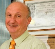 Médico lutava contra um câncer.