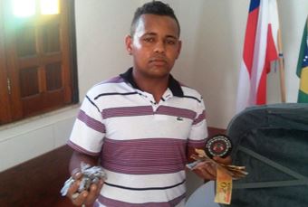 O valor de mais de R$ 300 a Policia não descarta a possibilidade de ter sido para comprar droga.