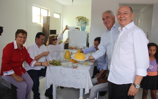 Otto mostra o mais tradicional prato do sertanejo.