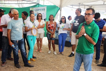 Assis apresentou para o público presente os investimentos feitos no seu governo para beneficiar a agricultura.