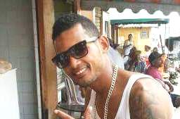 Jhonata foi baleado na altura do abdomen