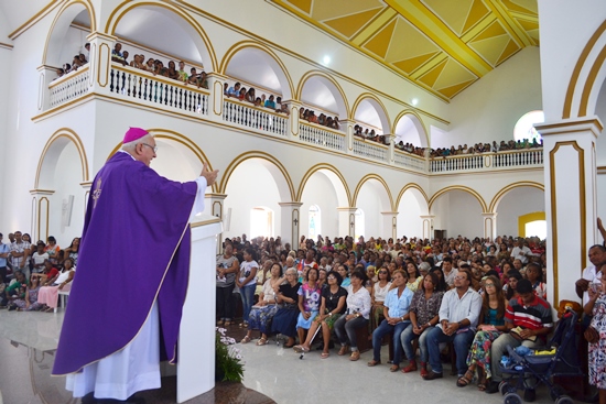 Bispo chamou os fiéis para este momento inédito quando as catedrais abrem as Portas da Misericórdia.