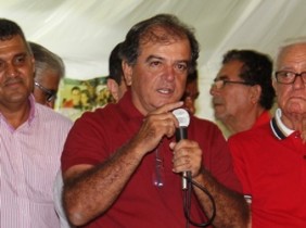 Para manter nome de Hamilton Rios vivo como maior líder, Vertinho fez um discurso longo, pois contou o resumo de sua vida pública desde 1972.