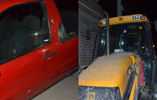 Além de atingir o carro da vítima, um dos tiros atingiu o meio do parabrisa de uma retroescavadeira.