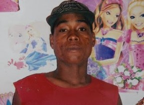 Criminoso teria abraçado a mãe antes de fugir.