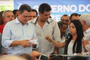 Moema falou da importância da obra, mas tem aproveitado para defender Dilma.