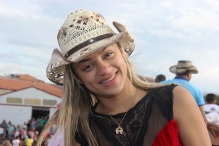 Tati se apresentou na cavalgada e no palco.