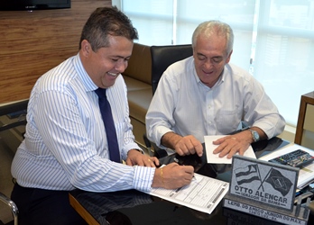 Assinatura de filiação de Alex aconteceu no dia 26, na sede do PSD em Salvador,na presença do presidente do partido, senador Otto Alencar.