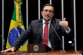 Pinheiro diverge da presidente do seu partido quando disse que a saída da crise é a CPMF.