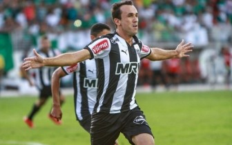 Thiago Ribeiro que teve brilhante passagem pelo Atlético Mineiro esqueceu o futebol por lá e deve está de saída e não vai deixar saudades a torcida tricolor