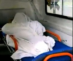 Jovem com traumatismo craniano passou quase seis horas dentro de ambulância em frente ao HGE.