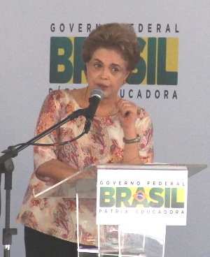 A presidente Dilma em discurso falou de moradia que segundo ela não vai parar, os grampos telefônicos, doenças causadas pelos Aedys Egypt nomeação de Lula para Casa Civil.
