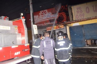 a loja ficou 80% destruída e pode haver risco de desabamento.