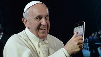 O pontífice já havia criado antes conta no Twitter e Facebook. 