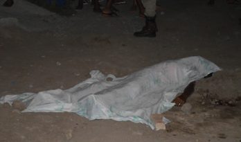 Vítima teria tropeçado quando tentava fugir dos assassinos.