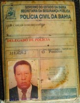 Delegado suspeitou dos dois homens e foi pegar uma arma, quando foi atingido e morto.