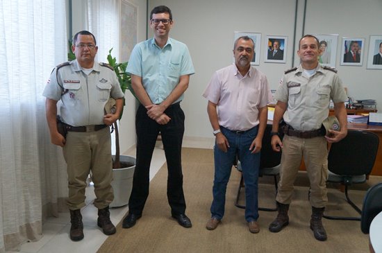 Da Esquerda para a direita: Subtenente Gonzaga, Ney Carlos, prefeito Ismael Ferreira e capitão Gilvan Pereira.