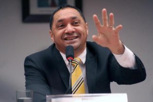 Diante de tanta piada, Tiririca perdeu seu repertório.